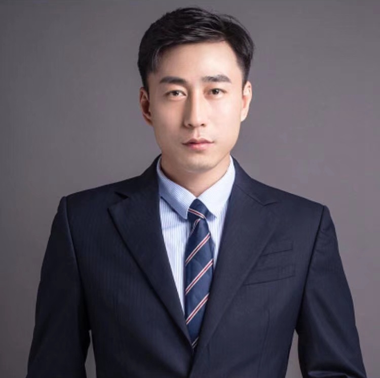 李育诚品牌视觉系统总监